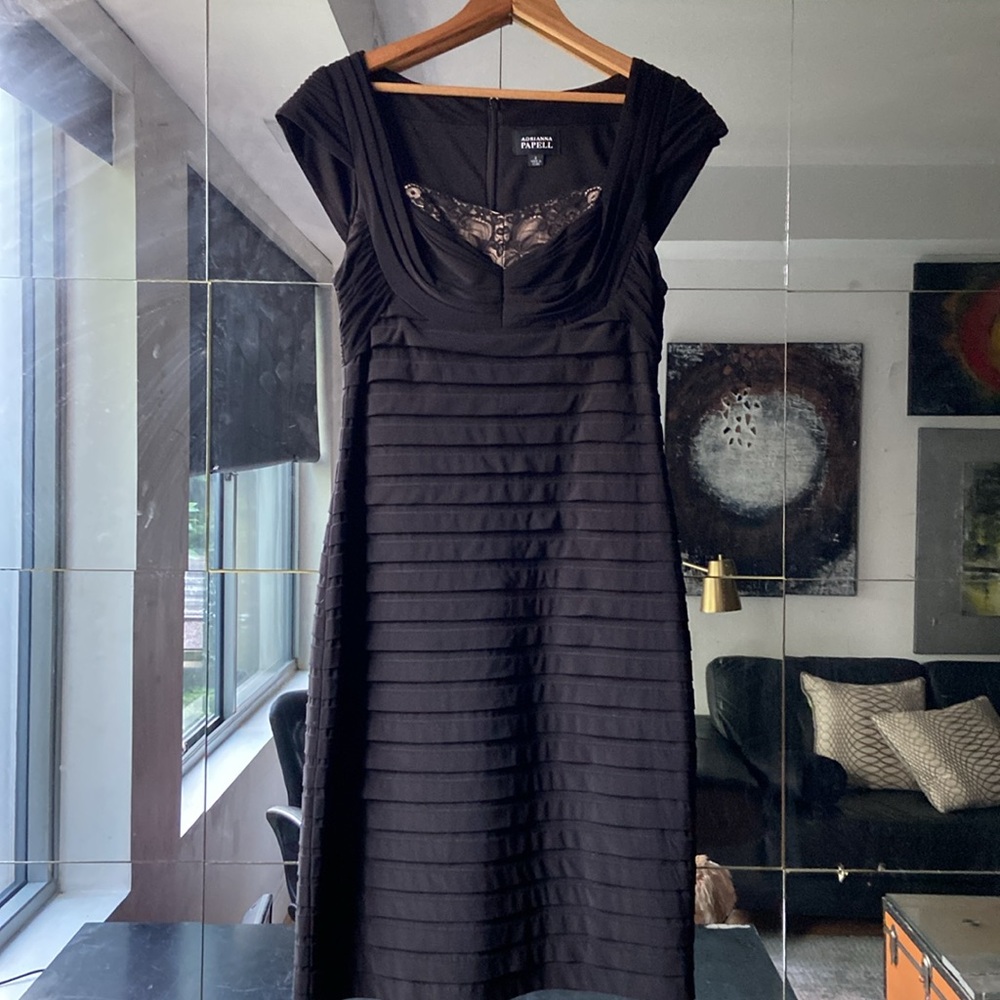Adrianna Papell Black Sheath Midi Dress with V-Neck and Cap Sleeves